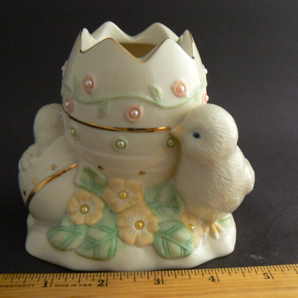 LENOX PETALS & PEARLS CHICK BUD VASE - Picture 12 of 12